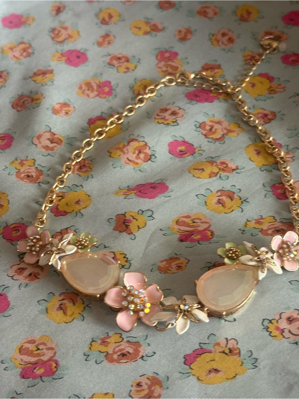 BETSEY JOHNSON ENAMEL CRYSTAL FLOWERED STATEMENT NECKLACE — VERY GOOD CONDITION